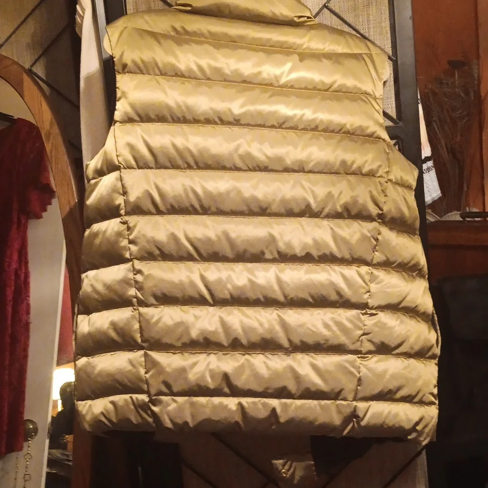 BRAND NEW Ralph Lauren Women's Metallic Gold Puffer Vest - Picture 7 of 8
